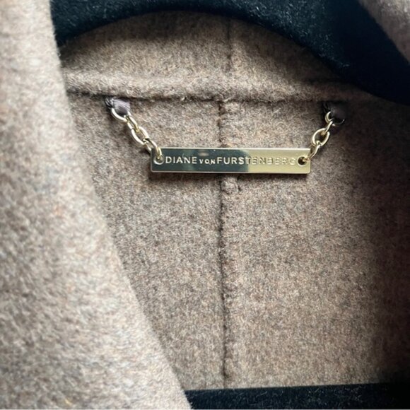 Diane Von Furstenburg DVF Shannon Wool Felted Two Tone Wrap Coat Sz S - Picture 8 of 13